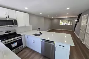 1426 Dondill Pl, Philadelphia, PA 19122 - Photo 12