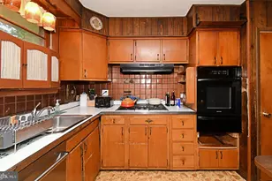 8906 Alicia St, Philadelphia, PA 19115 - Photo 10