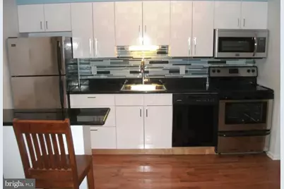 912 Spruce Street #5, Philadelphia, PA 19107 - Photo 4