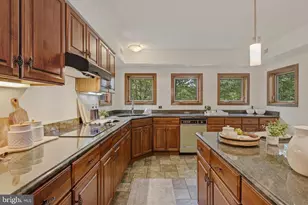 733 Cornelia Pl, Philadelphia, PA 19118 - Photo 16
