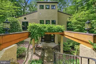 733 Cornelia Pl, Philadelphia, PA 19118 - Photo 2