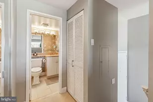 2429 Locust St, Philadelphia, PA 19103 - Photo 30