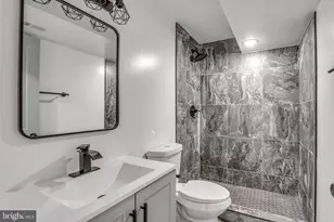922 W Arizona St, Philadelphia, PA 19133 - Photo 12