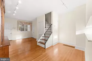 327 Lawrence Ct, Philadelphia, PA 19106 - Photo 2