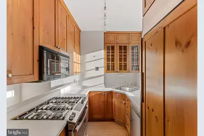 327 Lawrence Court, Philadelphia, PA 19106 - Photo 4