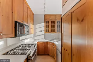 327 Lawrence Ct, Philadelphia, PA 19106 - Photo 4
