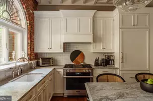 2127 Delancey Pl, Philadelphia, PA 19103 - Photo 12