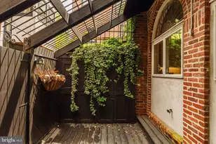 2127 Delancey Pl, Philadelphia, PA 19103 - Photo 14