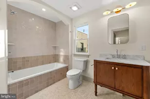 766 S 18th St, Philadelphia, PA 19146 - Photo 24