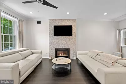 842 N 28th Street, Philadelphia, PA 19130 - Photo 2