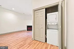 1529 Green St, Philadelphia, PA 19130 - Photo 4