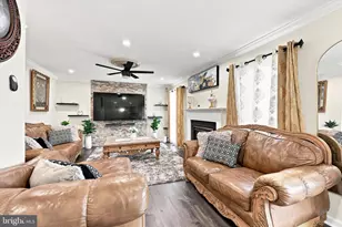 8217 Rose Petal Dr, Philadelphia, PA 19111 - Photo 4