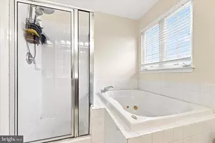 8217 Rose Petal Dr, Philadelphia, PA 19111 - Photo 14