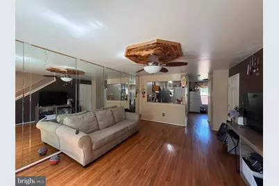 810 N Park Avenue, Philadelphia, PA 19123 - Photo 2