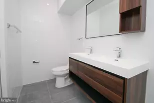 810 N Uber St, Philadelphia, PA 19130 - Photo 32
