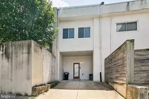 407 Fairmount, Philadelphia, PA 19123 - Photo 2