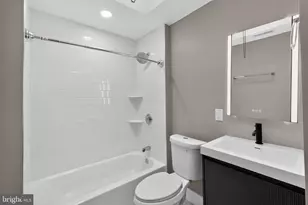 223 Kenilworth Ave, Philadelphia, PA 19120 - Photo 16