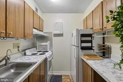 226 W Rittenhouse Square #1702, Philadelphia, PA 19103 - Photo 4
