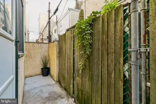 726 Fitzwater St, Philadelphia, PA 19147 - Photo 12