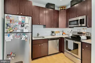427 Monroe St, Philadelphia, PA 19146 - Photo 2
