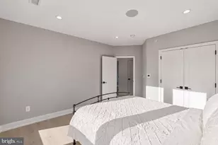 527 Brown St, Philadelphia, PA 19123 - Photo 32
