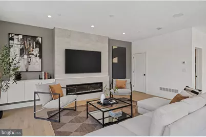 527 Brown Street, Philadelphia, PA 19123 - Photo 2