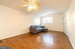 910 Mountain St, Philadelphia, PA 19148 - Photo 2