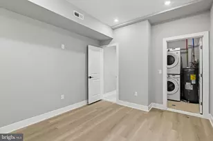 856 N 19th St, Philadelphia, PA 19130 - Photo 12