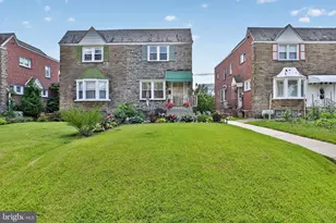 2004 Vista St, Philadelphia, PA 19152 - Photo 2