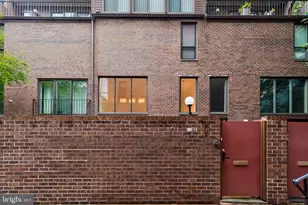 25 St James Ct, Philadelphia, PA 19106 - Photo 1