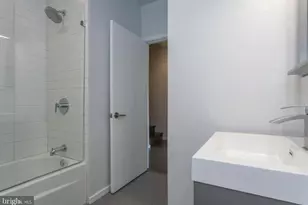 527 W Jefferson St, Philadelphia, PA 19122 - Photo 10