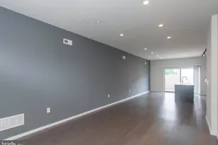 527 W Jefferson St, Philadelphia, PA 19122 - Photo 2