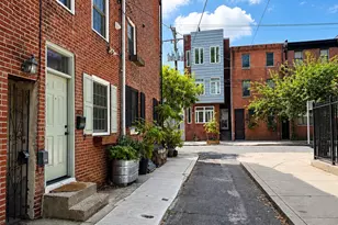 817 S Leithgow St, Philadelphia, PA 19147 - Photo 2