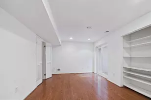 2036 Appletree St, Philadelphia, PA 19103 - Photo 8