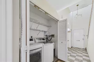 2036 Appletree St, Philadelphia, PA 19103 - Photo 4