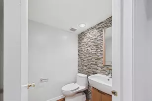 2036 Appletree St, Philadelphia, PA 19103 - Photo 6