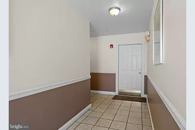 6 S Strawberry Street #10, Philadelphia, PA 19106 - Photo 2