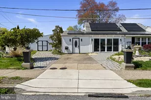 896 Pne Hl Rd, Philadelphia, PA 19115 - Photo 2