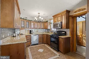 896 Pne Hl Rd, Philadelphia, PA 19115 - Photo 4