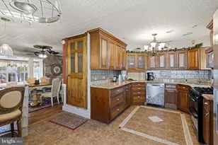 896 Pne Hl Rd, Philadelphia, PA 19115 - Photo 6