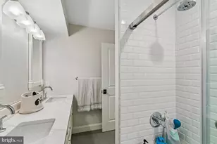 2045 St Albans St, Philadelphia, PA 19146 - Photo 24