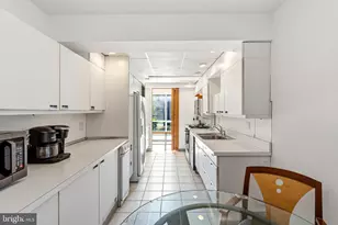 341 S 5th St, Philadelphia, PA 19106 - Photo 14