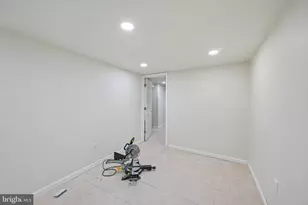 2120 S Lloyd St, Philadelphia, PA 19142 - Photo 16