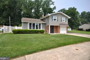 1020 Norvelt Dr, Philadelphia, PA 19115 - Photo 2
