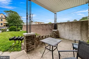 468 E Walnut Ln, Philadelphia, PA 19144 - Photo 4