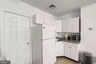 468 E Walnut Ln, Philadelphia, PA 19144 - Photo 12