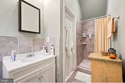 807 S 49th Street, Philadelphia, PA 19143 - Photo 10