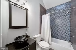 2312 E Sergeant St, Philadelphia, PA 19125 - Photo 14