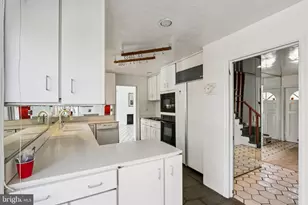 605 Arbutus St, Philadelphia, PA 19119 - Photo 16