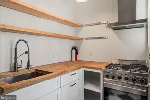 926 Irving St, Philadelphia, PA 19107 - Photo 10